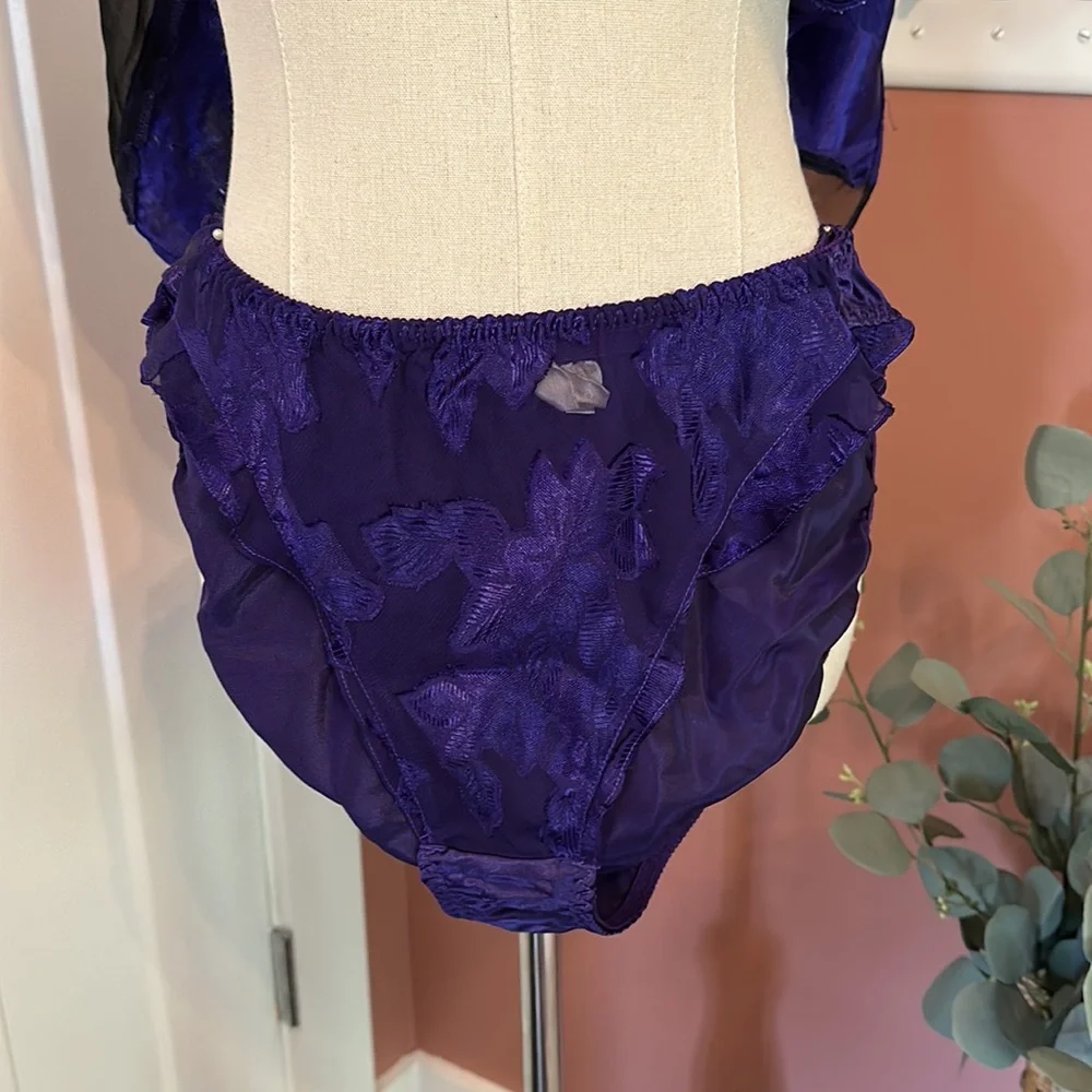 Victoria’s Secret 2-piece 2012 purple black embossed M/6 polyester nightie/panty